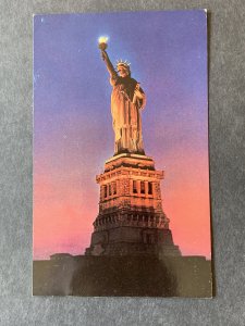 The Statue Of Liberty NY Chrome Postcard H1256085019