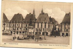 CPA CHARLEVILLE Place Ducale - Statue de Charles de Gonzague (173931)