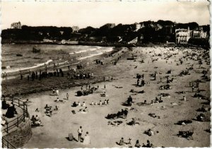 CPM Dinard- La Plage prise de l'Hotel Crystal FRANCE (1022501)