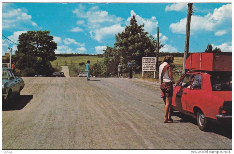 Classic Cars Going Down Magnetic Hill, New Brunswick, Canada, 40-60´s