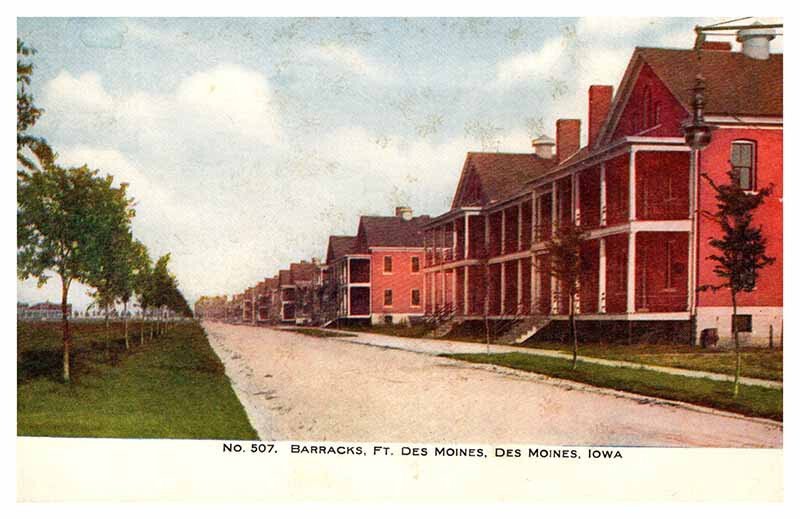 Postcard ROAD SCENE Des Moines Iowa IA AP7606