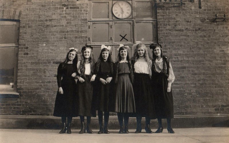 VINTAGE POSTCARD SIX GIRLS IN REAL PHOTO BY ERIC JEPPSON LIMHAMN SWEDEN c. 1925