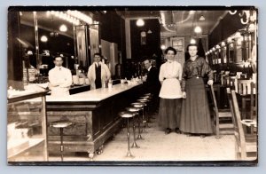 J89/ Interesting RPPC Postcard c1910 Restaurant Interior Servers 529