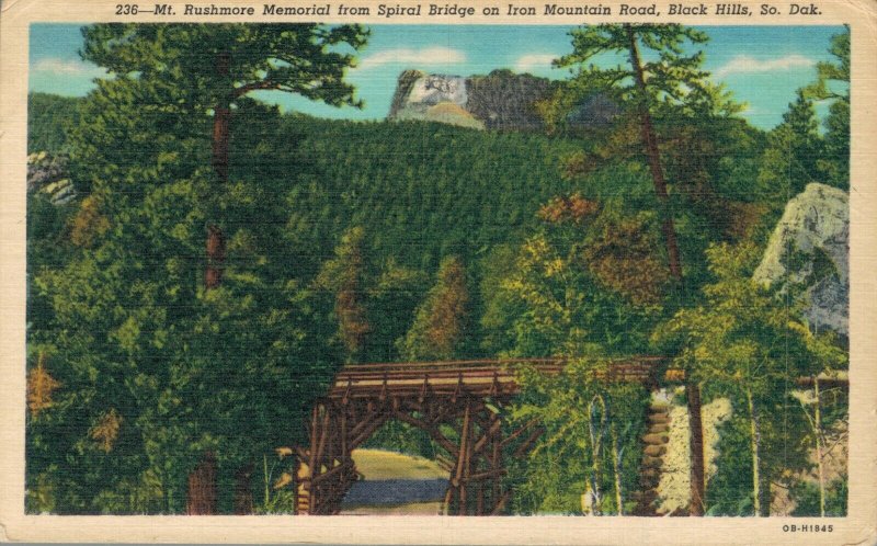 USA Mt Rushmore Memorial from Spiral Bridge Vintage Linen Postcard 07.32