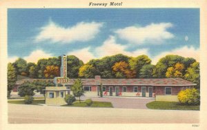 KNOXVILLE, Tennessee TN ~ FREEWAY MOTEL~CV Stanley  ROADSIDE  Linen Postcard