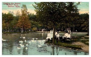 Postcard PEOPLE SCENE Detroit Michigan MI AT7923