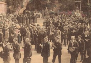 France Lourdes La Grotte Depart de la Procession Vintage Postcard 07.71