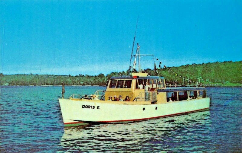 LAKE WINNIPESAUKEE NH~M/V DORIS E-EXCURSIONS-PAUGUS BAY-MEREDITH BAY~POSTCARD