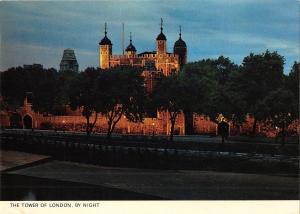 B99806 the tower of london by night  uk