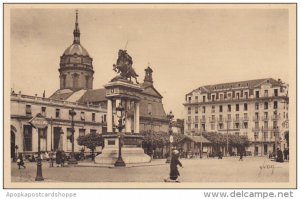 France Clermont Ferrand La Place de Jaude et l'Eglise Saint-Pierre-les-M...