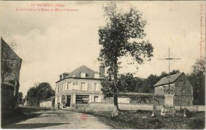 CPA Le Varoux Le Calvaire et la Route de MÉRU a GOURNAY (130531)