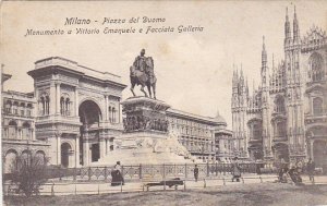 Italy Milano Piazza del Duomo Monumento a Vottorio Emanuele e Facciata Galleria