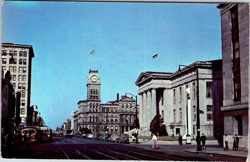 Postcard COURT HOUSE SCENE Louisville Kentucky KY AM4607