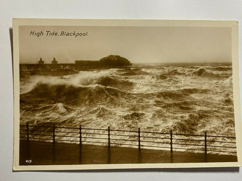 UNUSED VINTAGE RP POSTCARD - HIGH TIDE BLACKPOOL      (KK2124)