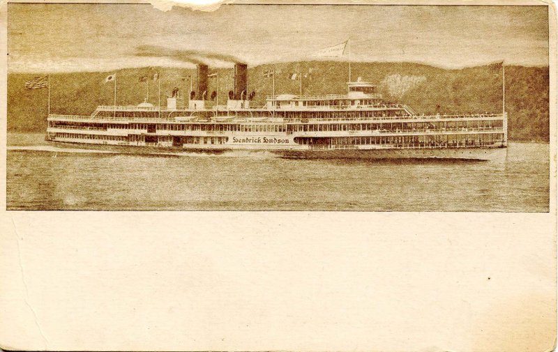 Hudson River Day Line - Steamer Hendrick Hudson