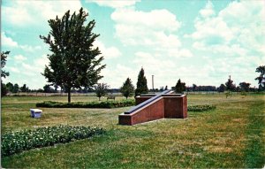 Memorial Cross, White Chapel Memorial Cemetery, Troy MI Vintage Postcard K41
