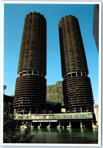 Postcard - Marina Towers On The Chicago River - Chicago, Illinois