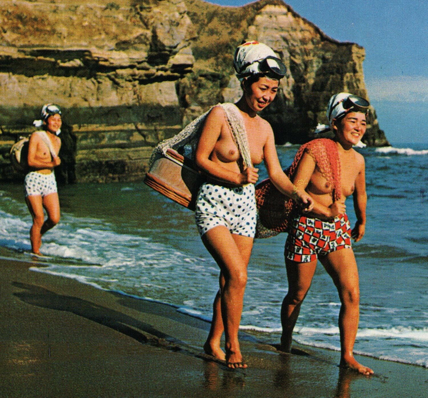 beach girls topless