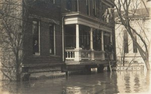 RP: WHEELING , West Virginia , 1900-10s ; Flood at Home