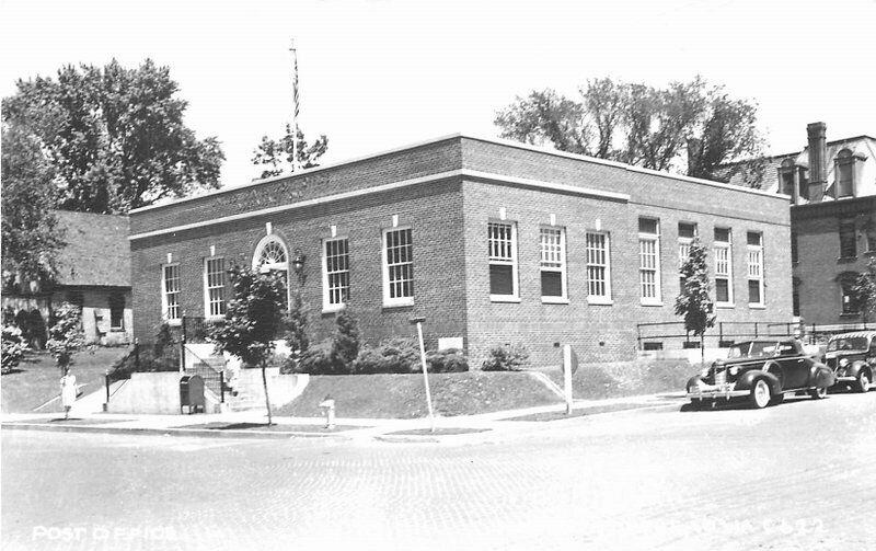 Autos 1940s Post Office RPPC Photo Postcard Independence Iowa 2811