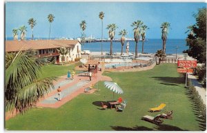 LA CASA DEL MAR MOTEL Santa Barbara, CA Shuffleboard c1950s Vintage Postcard