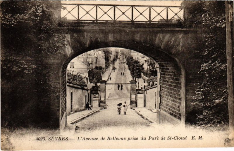 CPA SEVRES L'Avenue de Bellevue (1322304)