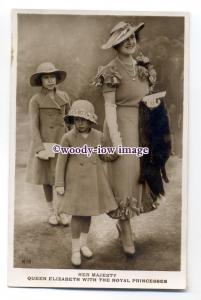 r1567 - Queen Elizabeth walking with Princess Elizabeth & Margaret - postcard