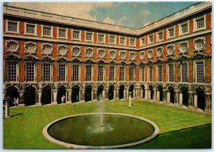 Postcard - Fountain Court, Hampton Court Palace - London, England