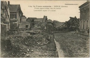 CPA La France reconquise - NESLE Trisle aspect d'une rue emn ruines (120860)