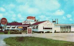 Lloyd's Restaurant - Marshalltown, Iowa - Vintage Postcard