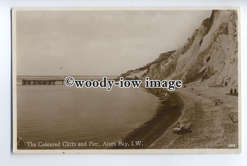 h1271 - Isle of Wight - The Coloured Cliffs & Pier at Alum Bay c1920s - Postcard