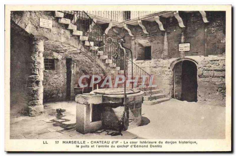 CPA Marseille Chateau d'If Cour Interieure du Donjon Le puits et l'entree du cac