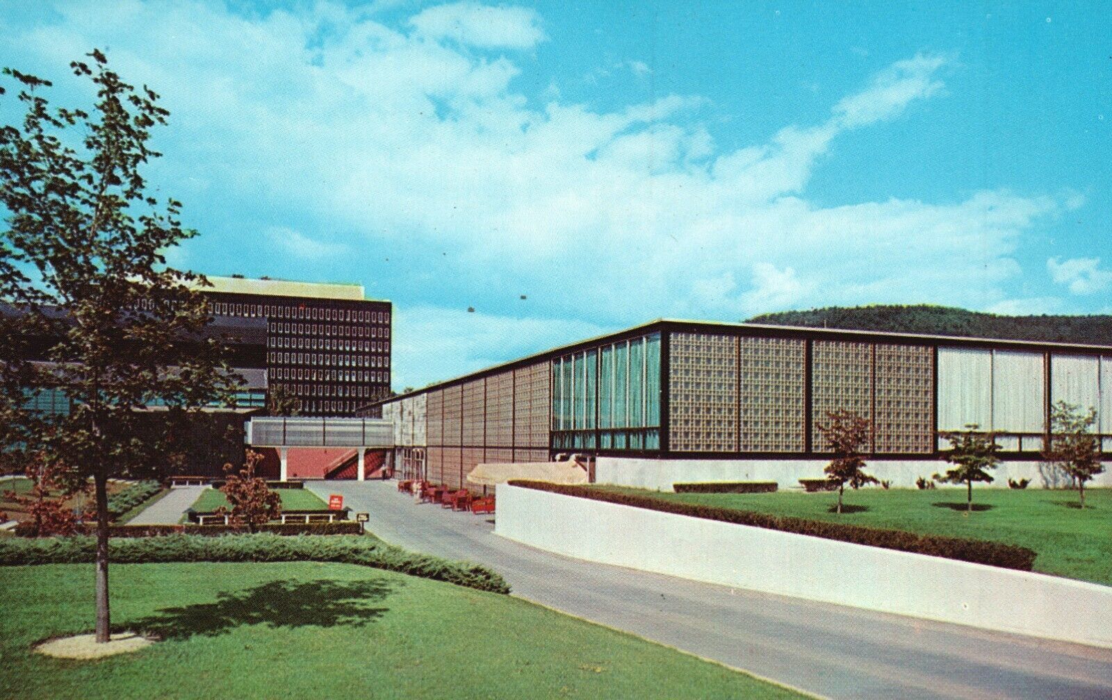 Vintage Postcard Rear View of The Corning Glass Center Corning New York
