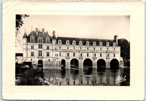 M-17742 The Castle Gallery on the Cher Chenonceaux France