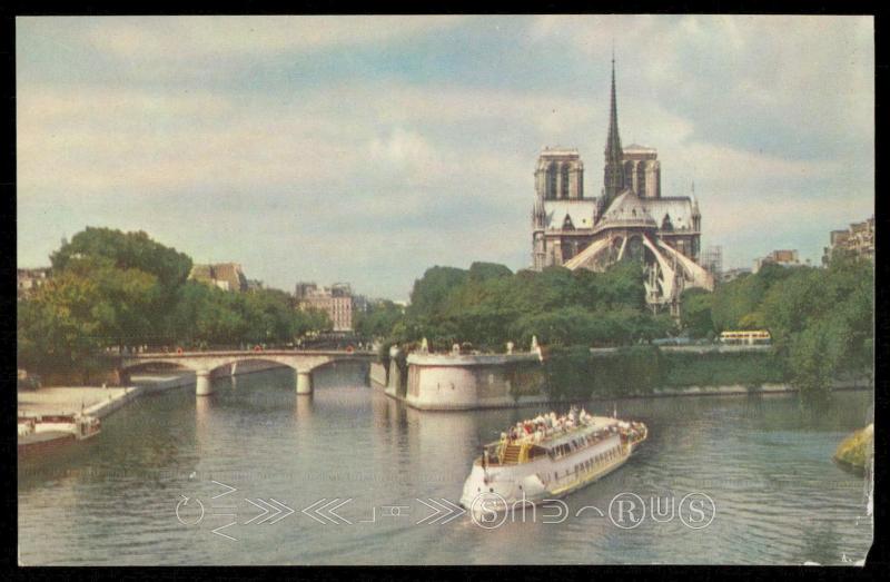 Paris - Notre-Dame, Bateaux Mouches