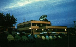 Canada Au Parasol Chicoutimi P.Q Chrome Postcard 08.68