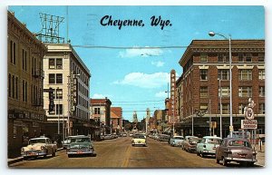 1950s CHEYENNE WYOMING CAPITOL AVE HOTELS BANK CARS PARAMOUNT POSTCARD P3726