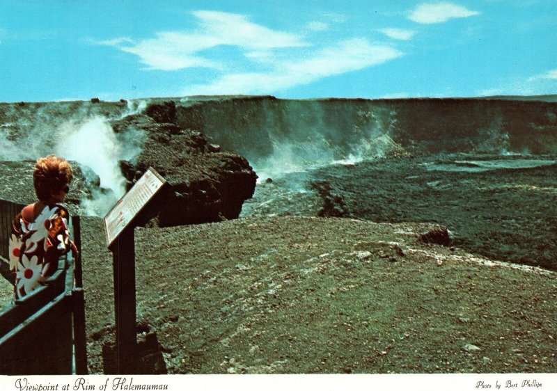 CONTINENTAL SIZE POSTCARD VIEWPOINT AT RIM OF HALEMAUMAU VOLCANO HAWAII