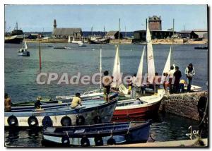 Postcard Modern Camaret Ecole De Voile Face A La Tour Vauban