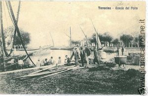 03923 VINTAGE POSTCARD: LATINA: TERRACINA: PORT CANAL-