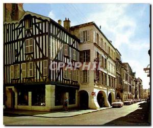 Modern Postcard La Rochelle Maritime ch the rue du Palais Arcades