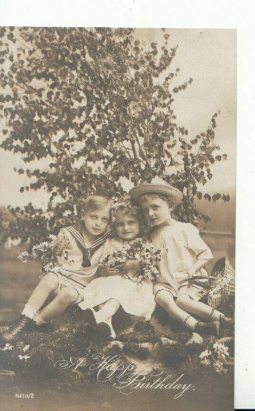 Children With Flowers Postcard - A Happy Birthday - Ref 11143A