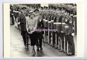 er0147 - Princess Diana inspects the Troops, & that Beautiful Smile - postcard