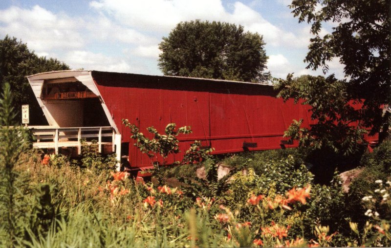 IA - Winterset. Holliwell Covered Bridge