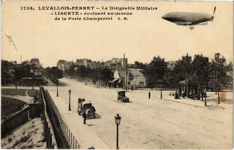 CPA Levallois Perret Dirigeable Militaire Liberte (1315280)