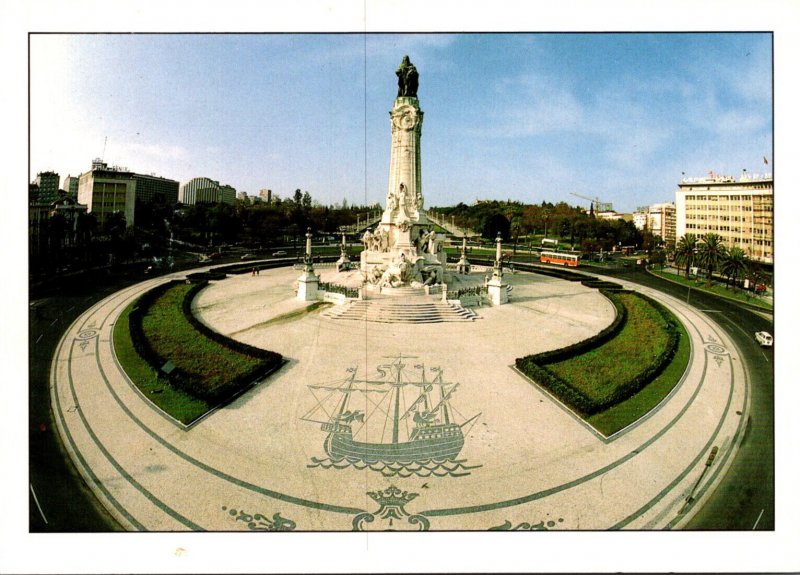 Portugal Lisboa Praca do Marques de Pombal Statue