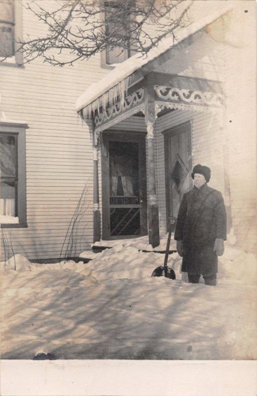 MAN SHOVELS 19.5 SNOW~LARGEST SNOW IN 50 YEARS~FEB 16 1910~REAL PHOTO POSTCARD