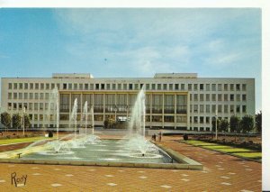 France Postcard - Saint-Nazaire - L'Hotel De Ville Et Les Jets d-eau Ref TZ10857