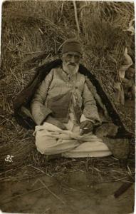 CPM AK carte photo FOLKLORE old man smoking MACEDONIA SERBIA (708889)