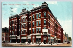 Sioux City Iowa~Grain Exchange Bldg Street View~People Walking~1909 Postcard